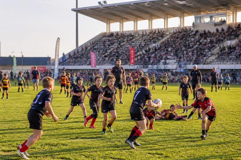 le pays foyen accueille 1 500 jeunes joueurs pour le tournoi annuel de l’école de rugby du stade foyen, un événement sportif et convivial réunissant les passionnés de rugby.
