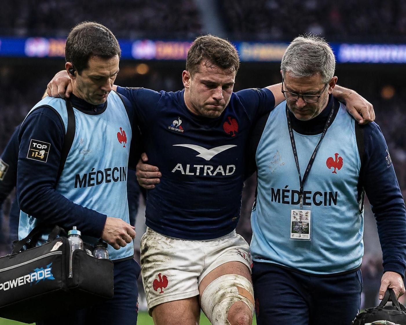 antoine dupont est contraint de renoncer au championnat des six nations, laissant le xv de france affectĂ© et jouant avec le cĆur lourd.