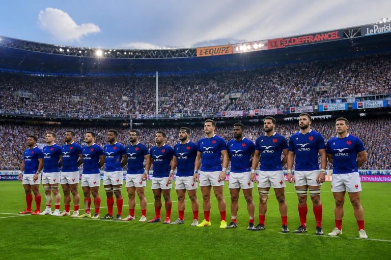 l’équipe de france de rugby se prépare avant le coup d’envoi du championnat, en attendant l’arrivée des finalistes du top 14 pour lancer la compétition.