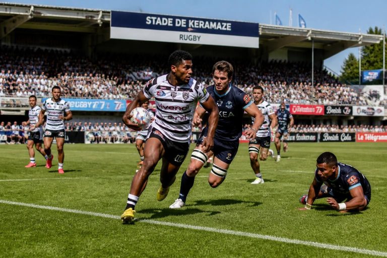 plongez dans un week-end d'exception de rugby à 7 à keramaze, où un niveau de jeu remarquable a captivé les passionnés sur la pelouse.