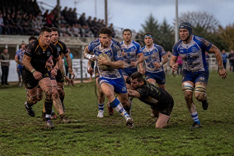 discover how leucate's rugby team is making a strong push towards the crucial zone in fédérale 2 with an outstanding performance in aude.