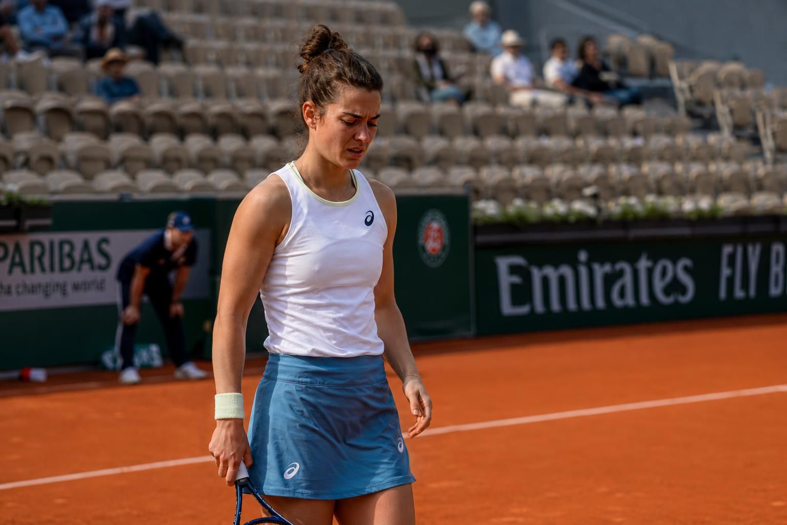 tennis: loïs boisson faces challenges with confidence and form just two weeks before roland-garros, impacting her preparation for the major tournament.